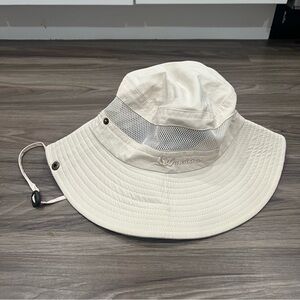 Columbia Cream Sun Hat with Mesh Ventilation